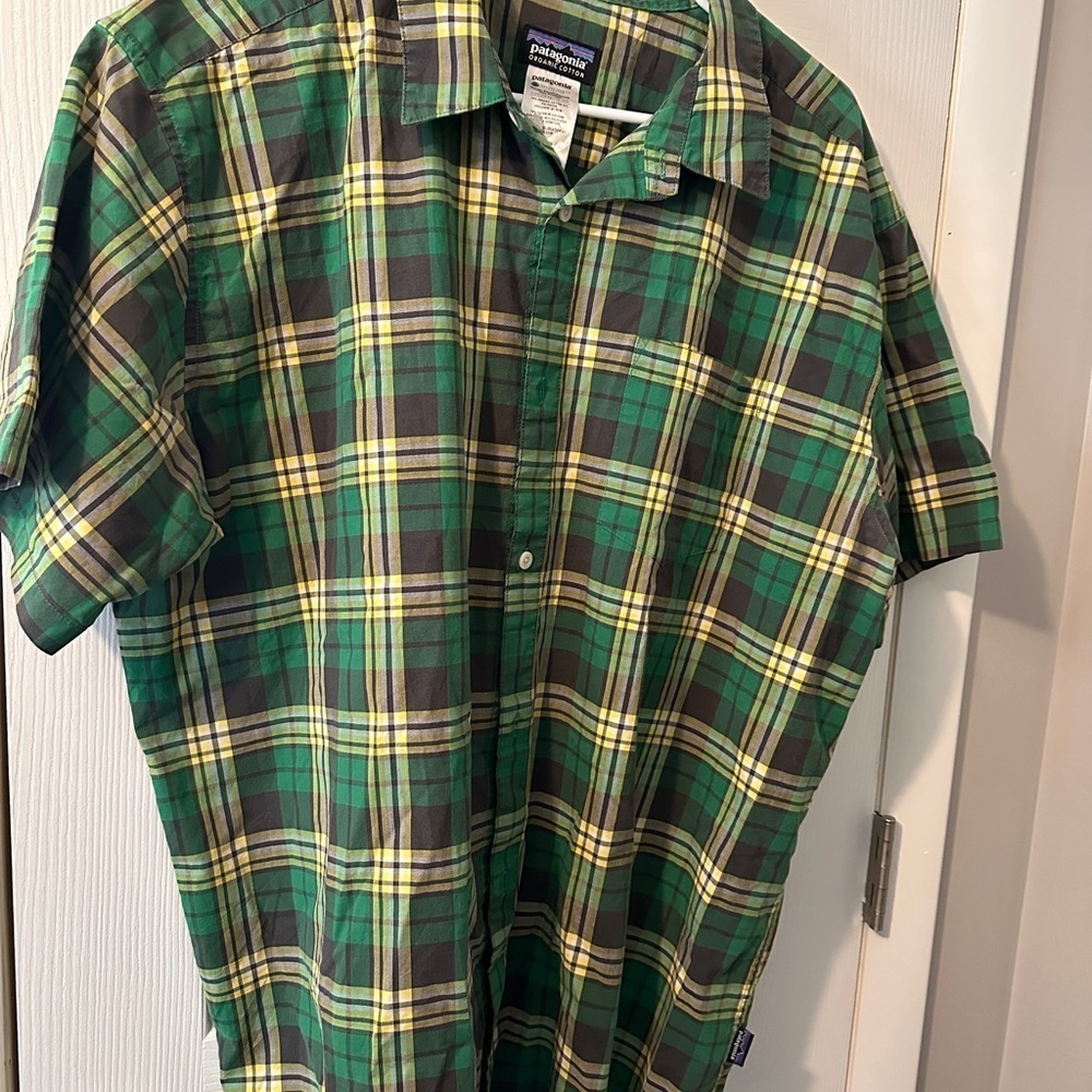 Patagonia 2XL Men’s Short Sleeve Button Up Shirt - Picture 2 of 5